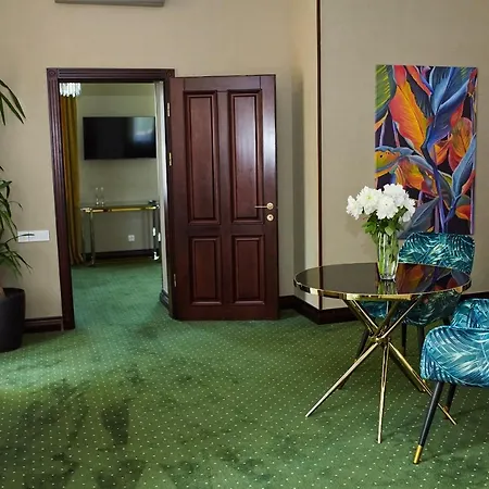 Arcadia Plaza Hotel 4*