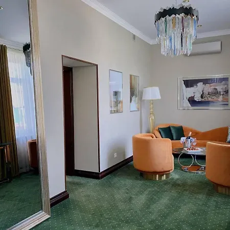 Arcadia Plaza Hotel 4*